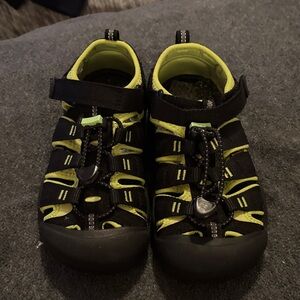 NWOT KEEN Kids Black and Neon Green Active Sandals
